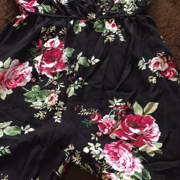 Black Floral Strappy Wide Leg Jumpsuit Sz S NWT - Picture 10 of 15